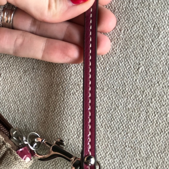 Coach wristlet - Picture 7 of 8